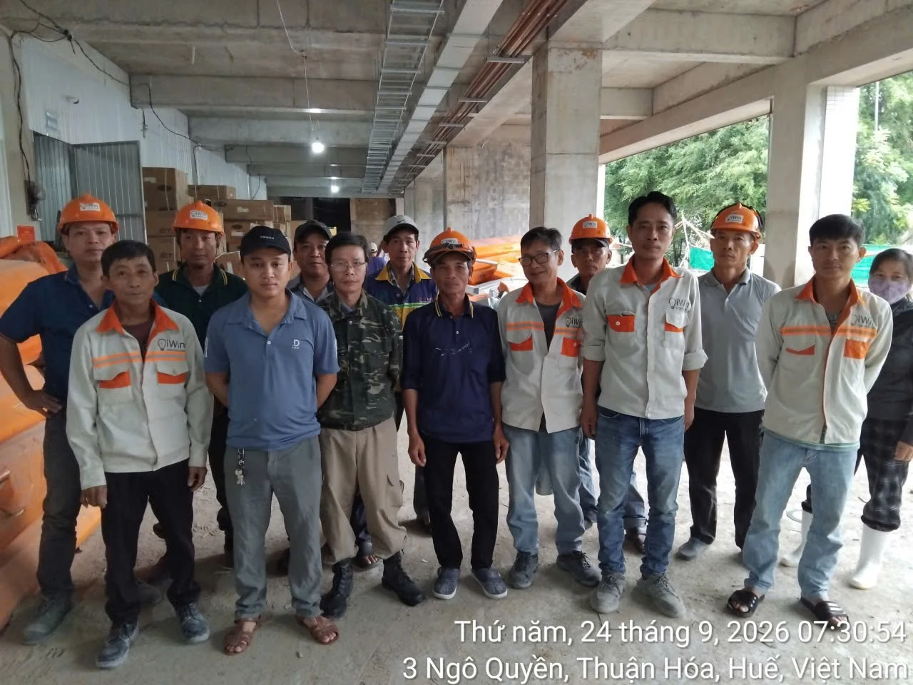 Đội ngũ iWIN điểm danh và phổ biến an toàn lao động đầu giờ tại công trình bệnh viện